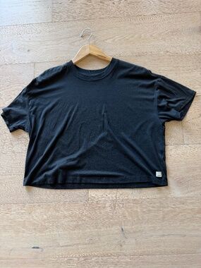 Vuori Women’s Boxy Tee (Black)